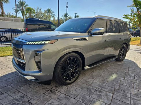 Certified 2025 INFINITI QX80 Sensory image 8