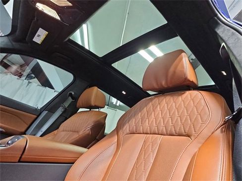 Used 2025 BMW X7 M60i image 49