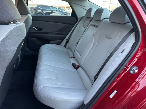 Used 2025 Hyundai Elantra Limited image 38