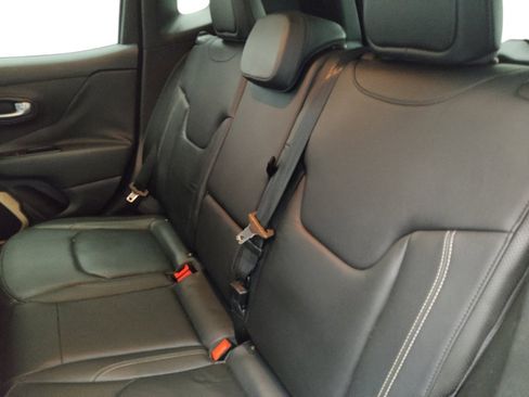 Used 2016 Jeep Renegade Limited image 18