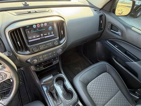 Used 2017 Chevrolet Colorado Z71 AWD/4WD image 12