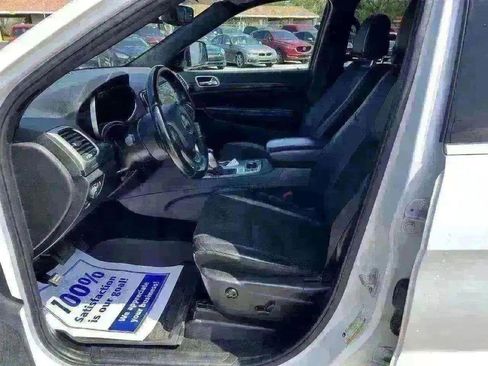 Used 2020 Jeep Grand Cherokee Laredo w/ Quick Order Package 2BN North image 5