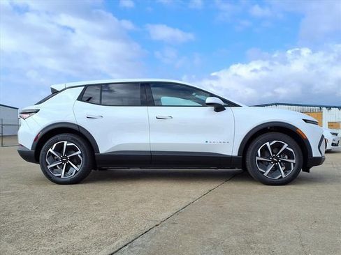 New 2026 Chevrolet Equinox EV LT image 4