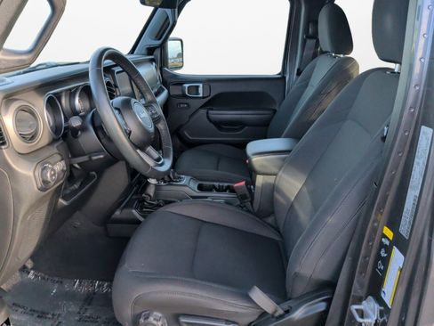 Used 2022 Jeep Gladiator Sport image 9