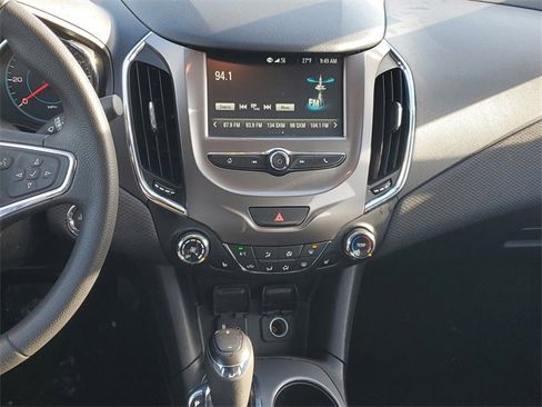 Used 2018 Chevrolet Cruze LT image 12