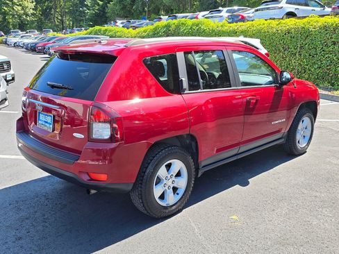 Used 2017 Jeep Compass Latitude FWD image 7