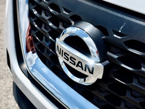 Used 2019 Nissan Kicks SV FWD image 6