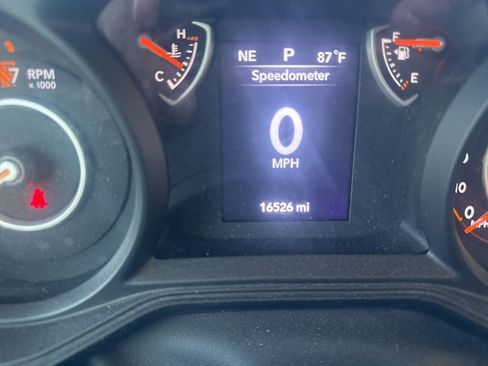 Used 2024 Jeep Gladiator Sport image 15