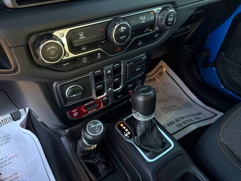 Used 2024 Jeep Gladiator Mojave AWD/4WD image 20