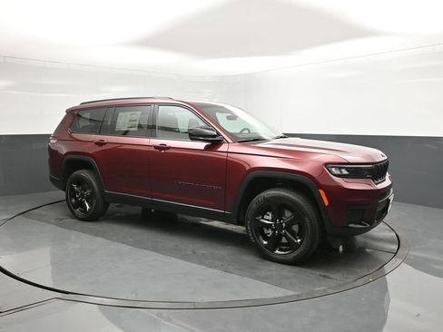 New 2025 Jeep Grand Cherokee L Altitude image 16