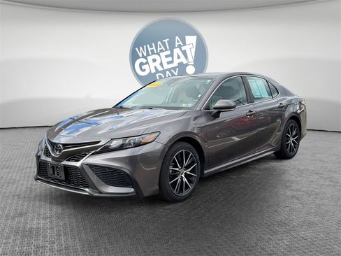 Used 2022 Toyota Camry SE image 4