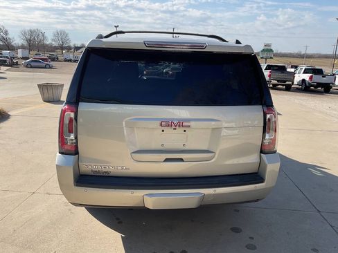 Used 2015 GMC Yukon XL SLT w/ Open Road Package AWD/4WD image 7