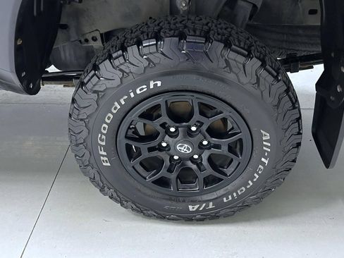 Used 2020 Toyota Tacoma SR5 AWD/4WD image 21
