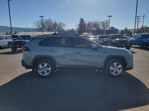Used 2021 Toyota RAV4 XLE Premium image 2