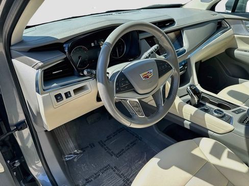 Used 2020 Cadillac XT5 Premium Luxury w/ LPO, Floor Liner Package FWD image 17