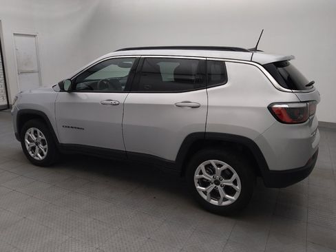 Used 2025 Jeep Compass Latitude AWD/4WD image 3