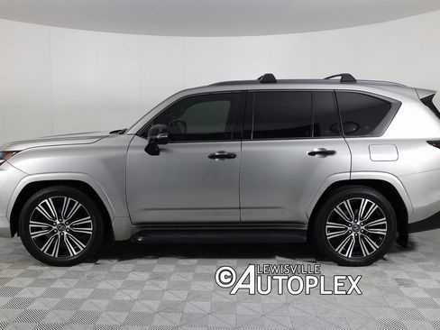 Used 2024 Lexus LX 600 4WD w/ Luxury Package image 8