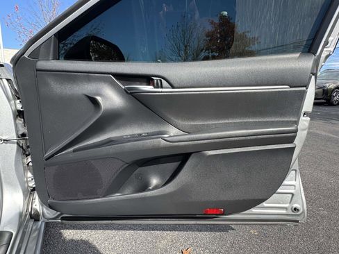 Used 2020 Toyota Camry SE image 8