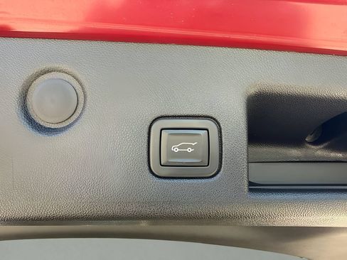 Used 2022 Chevrolet Equinox RS w/ LPO, Hit The Road Package FWD image 34