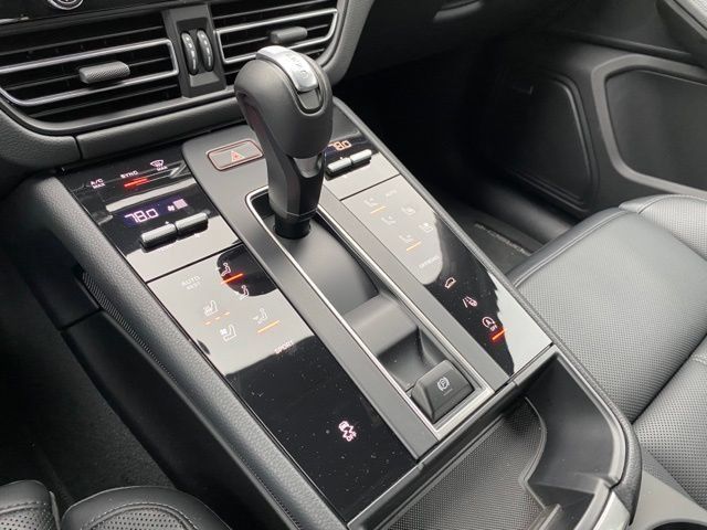 Certified 2024 Porsche Macan AWD/4WD image 12