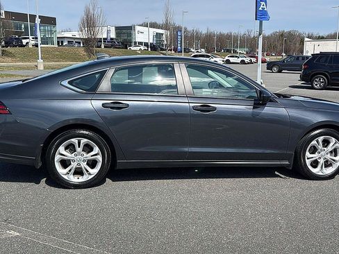 Used 2025 Honda Accord LX image 4