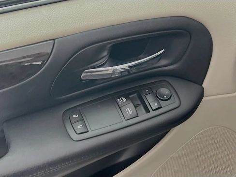 Used 2016 Dodge Grand Caravan SE w/ Quick Order Package 29E SE FWD image 17