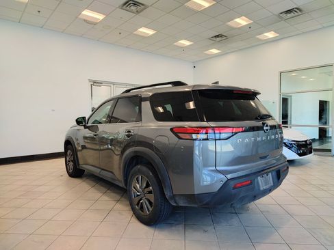 Used 2025 Nissan Pathfinder SV AWD/4WD image 4