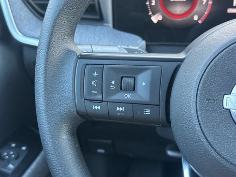 Used 2025 Nissan Kicks SV AWD/4WD image 25