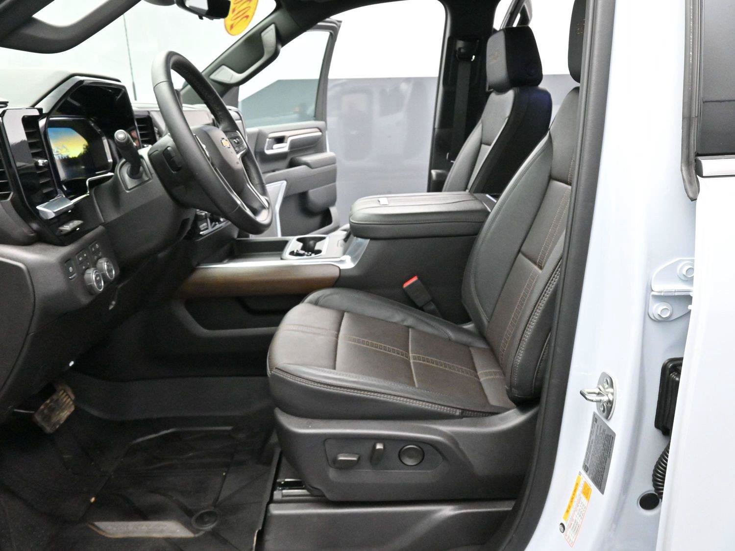 Used 2026 Chevrolet Silverado 3500 High Country w/ Technology Package AWD/4WD image 13