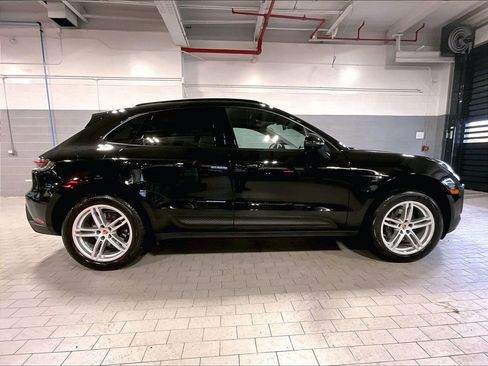 Certified 2023 Porsche Macan image 6