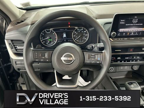 Used 2023 Nissan Rogue SV image 4