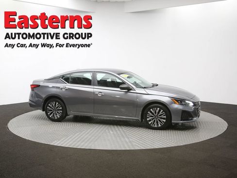 Used 2024 Nissan Altima 2.5 SV image 45