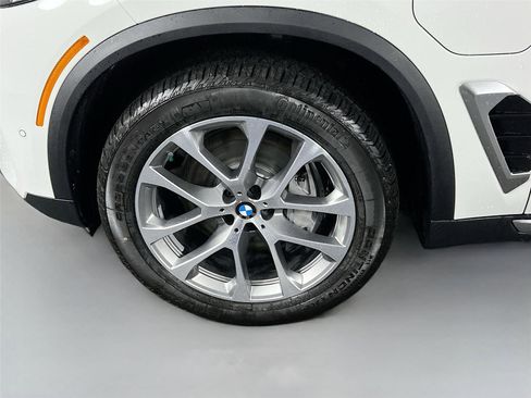 New 2026 BMW X5 xDrive50e w/ Climate Comfort Package image 30