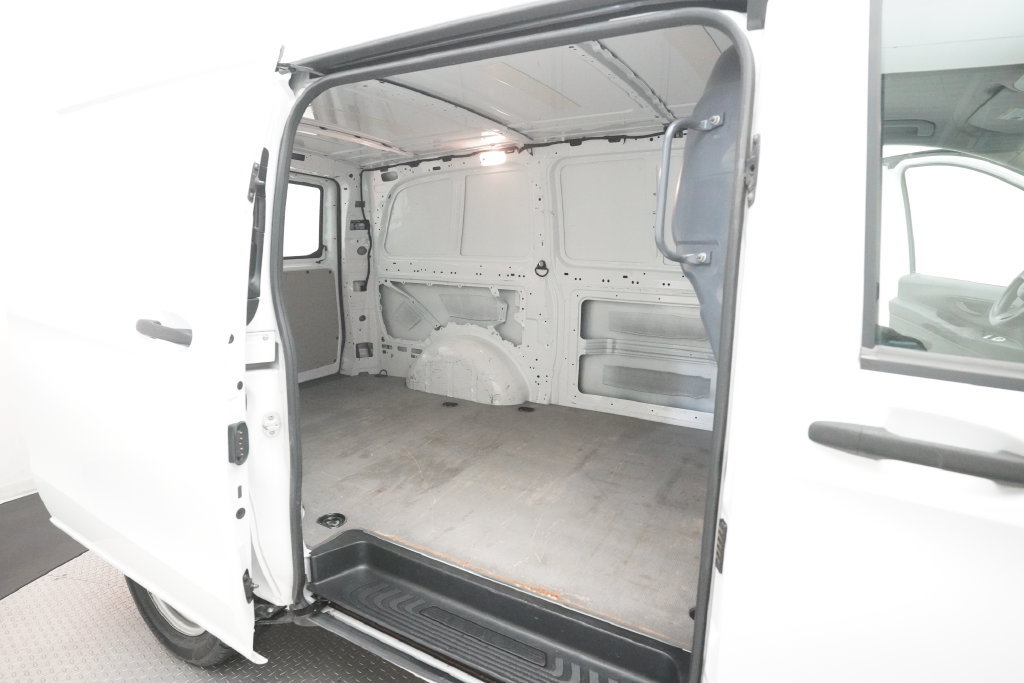Used 2017 Mercedes-Benz Metris image 14