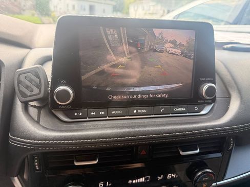 Used 2022 Nissan Rogue SV FWD image 18