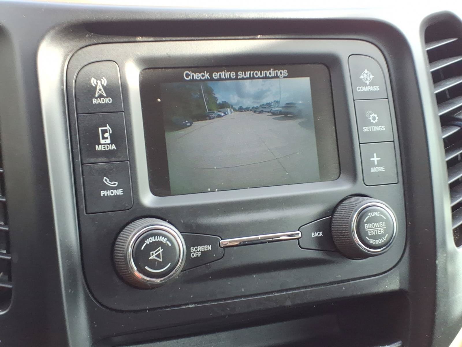 Used 2018 Jeep Cherokee Latitude w/ Altitude Package FWD image 24