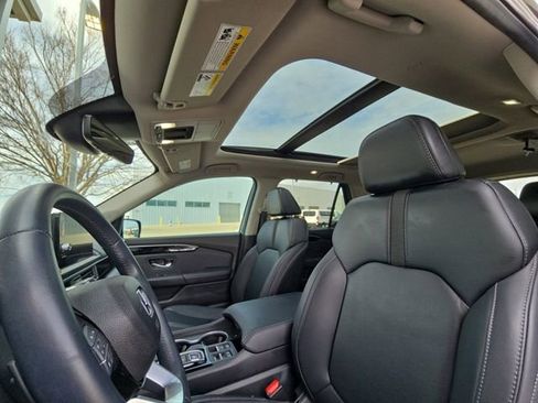 Used 2025 Honda Pilot Touring image 7