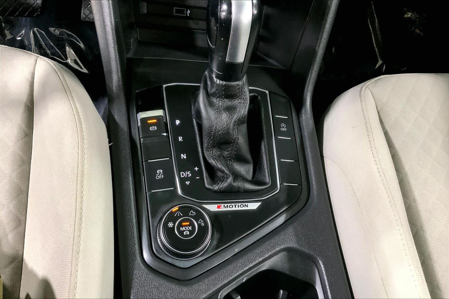 Used 2018 Volkswagen Tiguan S w/ 3rd Row Seat Package AWD/4WD image 34