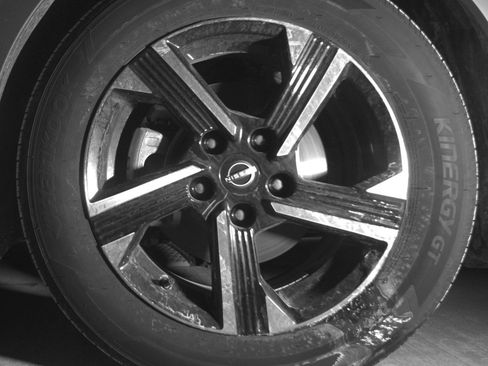 Used 2025 Nissan Sentra SV FWD image 12