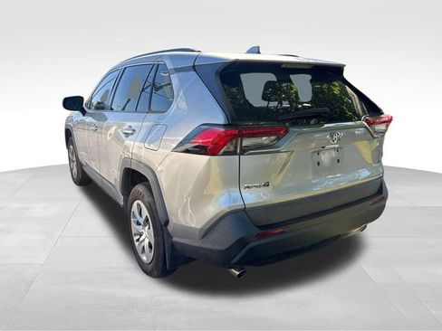 Used 2019 Toyota RAV4 LE FWD image 5