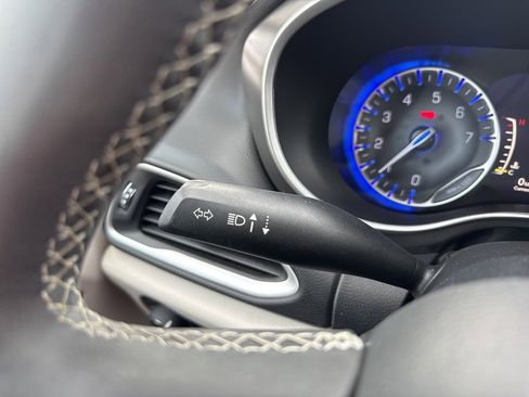 Certified 2024 Chrysler Pacifica Touring-L image 13