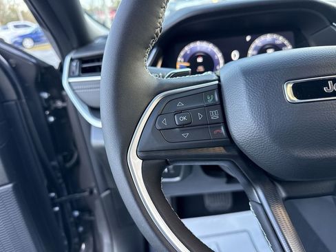 New 2025 Jeep Grand Cherokee Altitude image 14