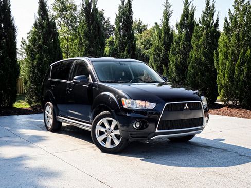 Used 2010 Mitsubishi Outlander GT AWD/4WD image 2