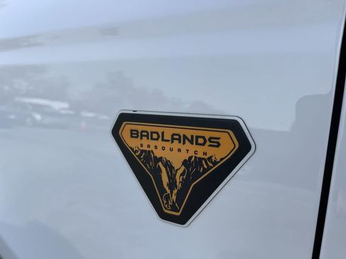 Used 2022 Ford Bronco Badlands AWD/4WD image 3