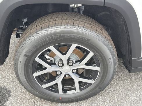 New 2025 Jeep Grand Cherokee Limited image 18