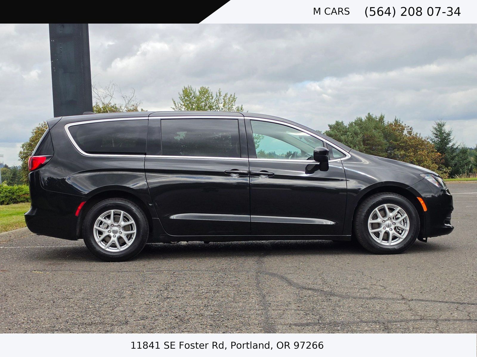 Used 2022 Chrysler Voyager LX FWD image 5