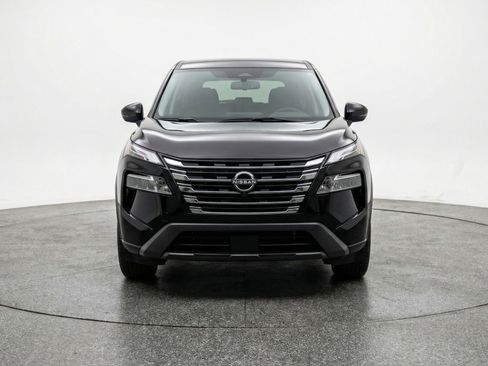 Used 2025 Nissan Rogue SV image 2