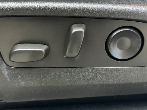 Used 2024 Chevrolet Colorado Z71 w/ Z71 Convenience Package 2 image 22