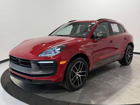 Used 2025 Porsche Macan Base image 3