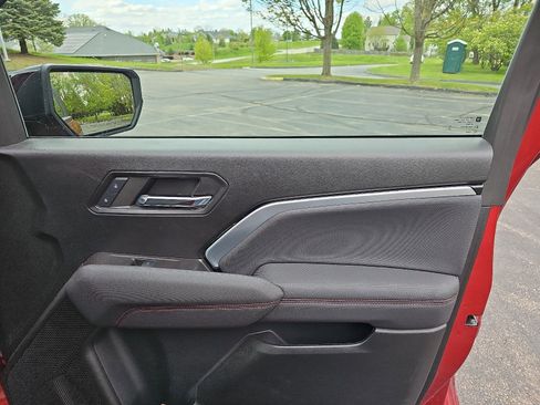 Used 2024 Chevrolet Colorado Z71 w/ Z71 Convenience Package 2 AWD/4WD image 14